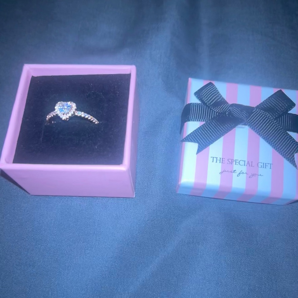 NEW Elegant Heart-Shaped Rose Gold Ring Size 7